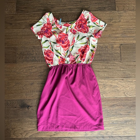 Dresses & Skirts - Flower Dress ((S)